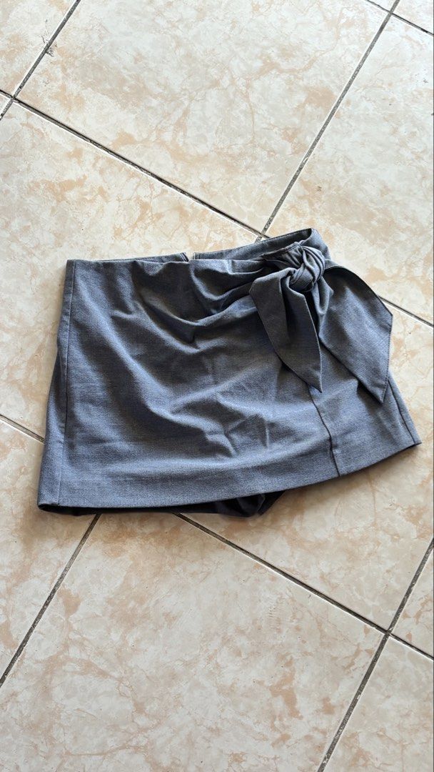 Zara Gray Skort (SMALL) (Category: Skirts) located in Iligan City. Submitted by shop.kayescloset (Listing ID 1465630205, Image 1). Description: 👗 We offer carefully selected pre-loved items that are good as new unless stated otherwise. Some pieces may have light, washable stains, but rest assured we do our best to provide quality and affordable finds. 📦 Shipping & Delivery For customers in Iligan City, delivery can be arranged via Maxim. For ot