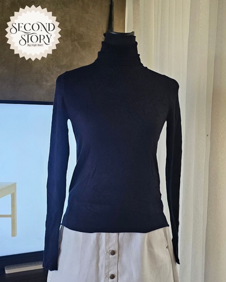 Zara Navy Blue Turtleneck Sweater Size S (Category: Longsleeves) located in Cavite. Submitted by secondstorybyhighrain (Listing ID 1465597475, Image 1). Description: B 15 L 22 ADDITIONAL DISCOUNT IF BOUGHT WITH OTHER TURTLENECKS.