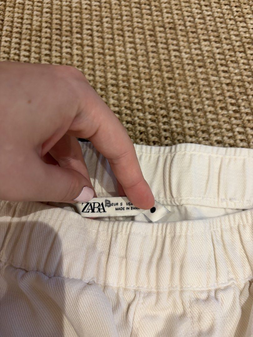 Zara Off-White Waist Pants (Category: Jeans) located in Pasig City. Submitted by bfa1017 (Listing ID 1465656019, Image 2). Description: - Brand: Zara - Color: Off-white / Neutral - Size: S (Made in Bangladesh) - Cut: Relaxed, wide-leg - Waist: Elasticated, pull-on style - Features: Functional side pockets, structured diagonal twill fabric - Condition: Great neutral staple for casual outfits.