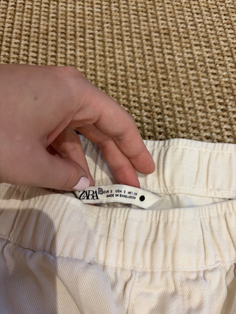 Zara Off-White Waist Pants (Category: Jeans) located in Pasig City. Submitted by bfa1017 (Listing ID 1465656019, Image 3). Description: - Brand: Zara - Color: Off-white / Neutral - Size: S (Made in Bangladesh) - Cut: Relaxed, wide-leg - Waist: Elasticated, pull-on style - Features: Functional side pockets, structured diagonal twill fabric - Condition: Great neutral staple for casual outfits.
