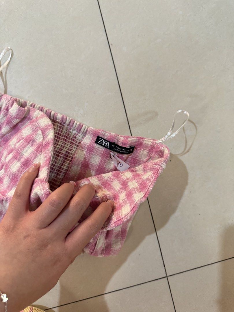 Zara Pink Gingham Plaid Bustier Crop Top (Category: Sleeveless) located in Quezon City. Submitted by sweetlyluxe (Listing ID 1465605534, Image 3). Description: - Brand: Zara - Size: S - Pattern: Pink and white gingham - Details: Sweetheart neckline with structured cups, stretchy smocked back panel, side zipper closure, and thin shoulder straps - Condition: Excellent, no flaws noticed - Vibe: Perfect for warm weather and casual outings - garden pa