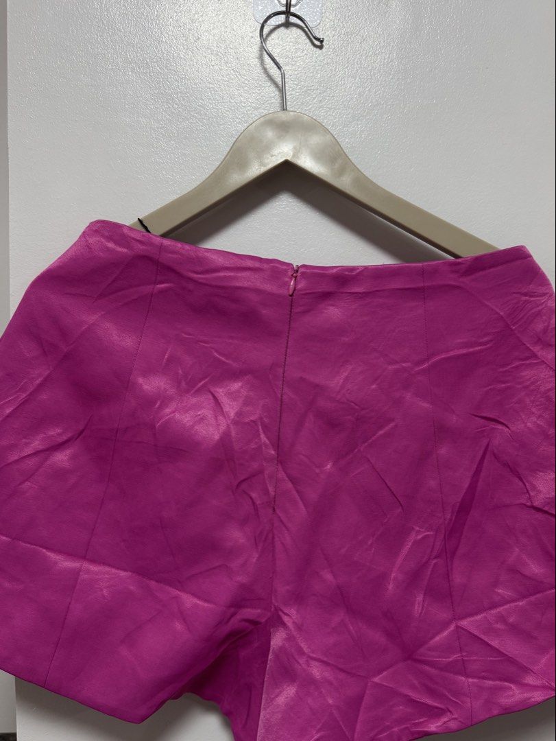 Zara pink shorts (Category: Shorts) located in Cauayan City . Submitted by msdianavarro (Listing ID 1465710474, Image 2). Description: Size 30/L on tag.