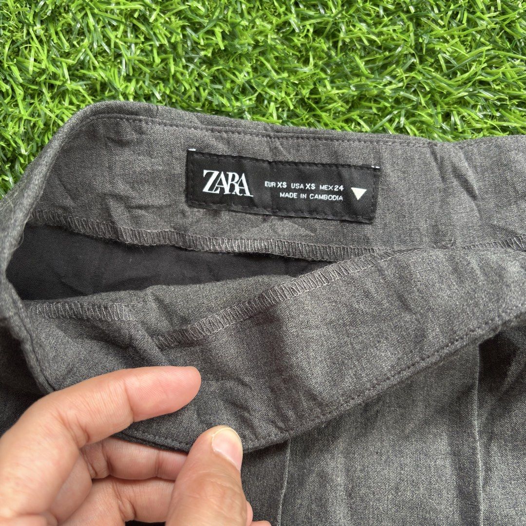 ZARA skort (Category: Skirts) located in Legazpi City. Submitted by lover0se (Listing ID 1465678779, Image 2). Description: Zara skort • size xs on tag • 14.5 flat lay • like new • belt not included.