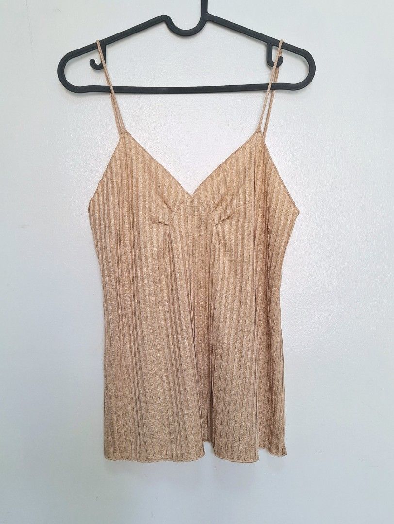 Zara Sleeveless top (Category: Sleeveless) located in La Trinidad. Submitted by styled.traded (Listing ID 1465749434, Image 1). Description: used once, very nice in person, soft fabric.