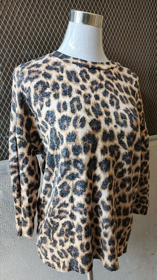 Zara Trafaluc Leopard Print Sweater Size S (Category: Longsleeves) located in Cebu City. Submitted by violacloset (Listing ID 1465647264, Image 2). Description: Measurements: length: 23 1/2 width: 20 tag says small but can fit xl.