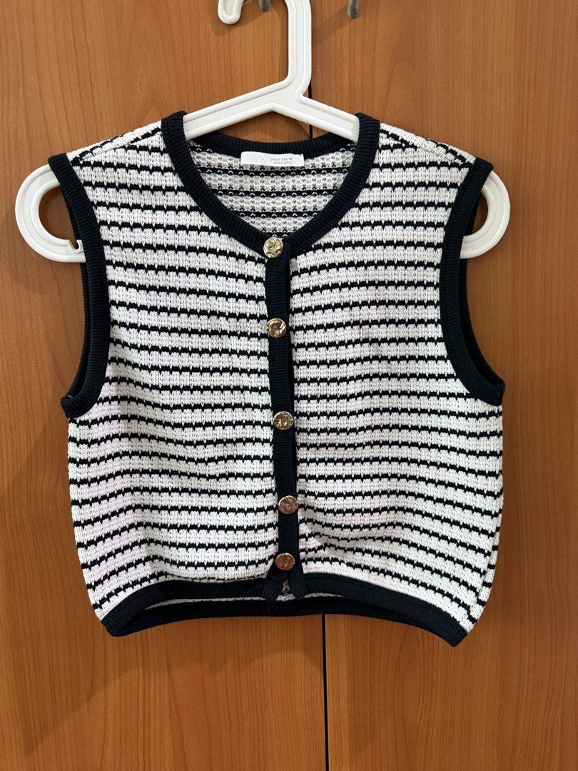 Zara Tweed cropped top (Category: Sleeveless) located in Taguig. Submitted by mcamille (Listing ID 1465610403, Image 1). Description: .