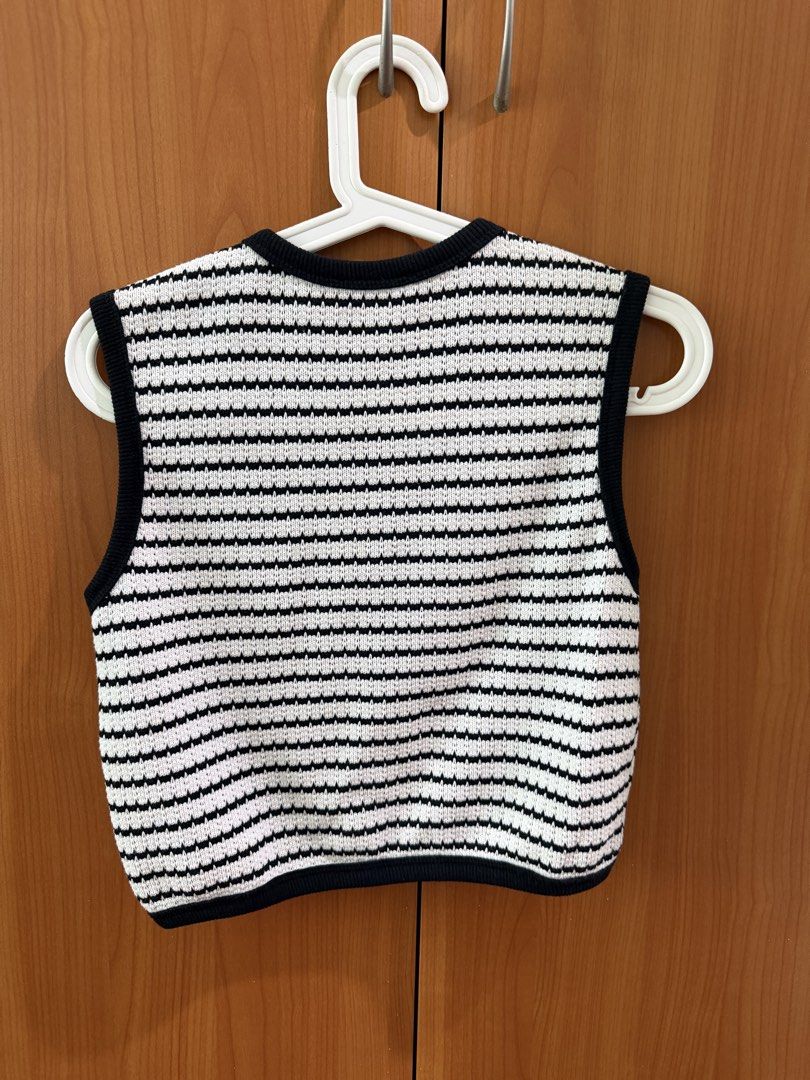 Zara Tweed cropped top (Category: Sleeveless) located in Taguig. Submitted by mcamille (Listing ID 1465610403, Image 3). Description: .