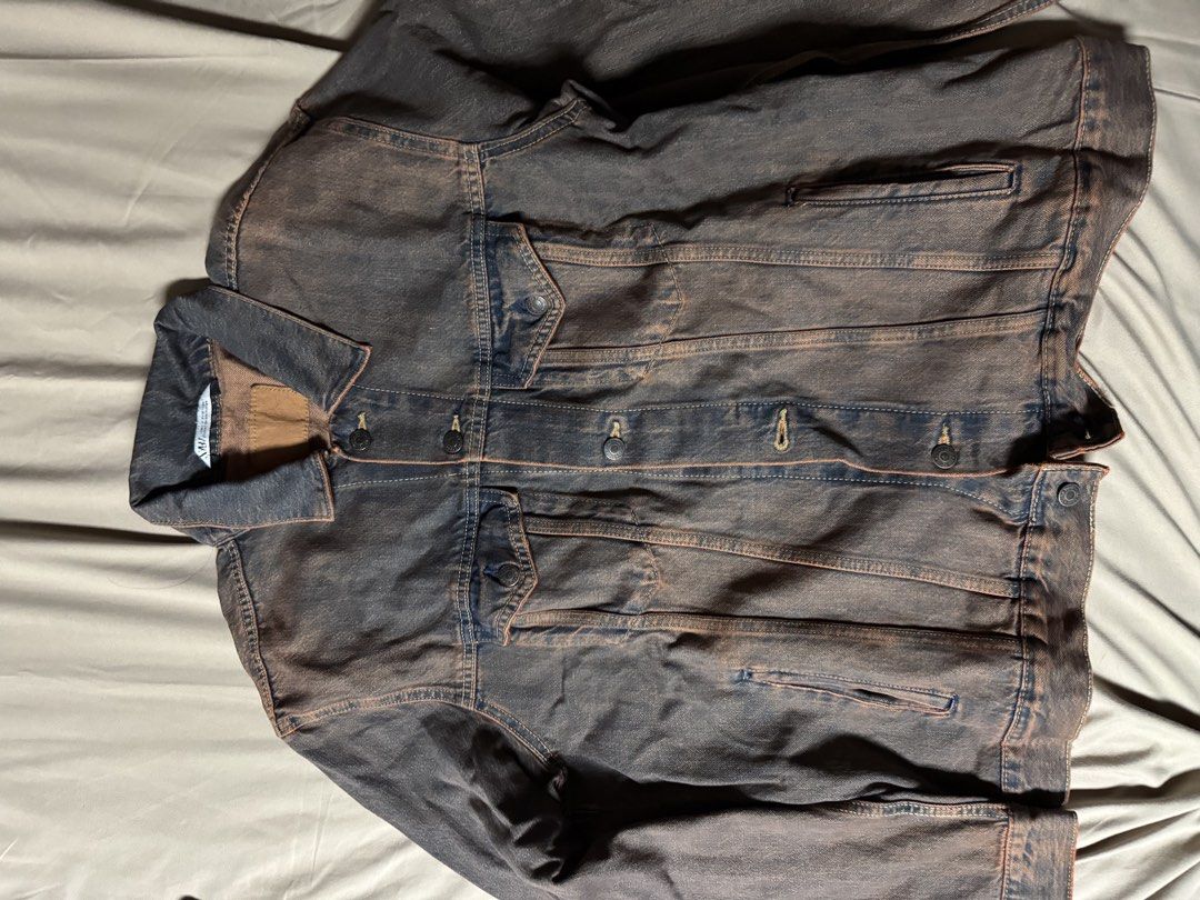 Zara Vintage Wash Denim Jacket (Category: Coats, Jackets and Outerwear) located in Manila. Submitted by seangoart (Listing ID 1465585042, Image 2). Description: - Brand: Zara - Style: Denim jacket in a unique dark wash with brown tint details - Design: Button-up front with structured collar and classic fit - Pockets: Convenient chest flap pockets and side welt pockets - Versatility: Great layering piece for cooler weather - Condition/Tag: Standar