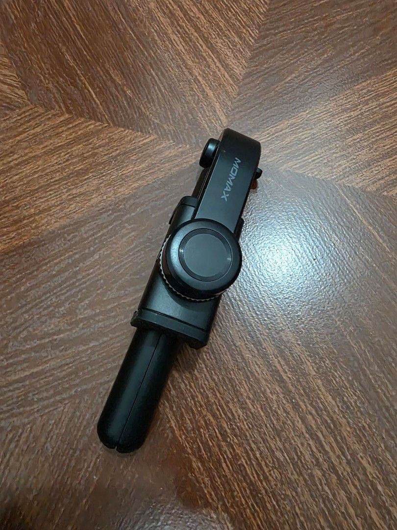 Zhiyun Smooth 4 smartphone gimbal. (Category: Mounts & Holders) located in Manila. Submitted by everyallmustgo (Listing ID 1465746946, Image 2). Description: .