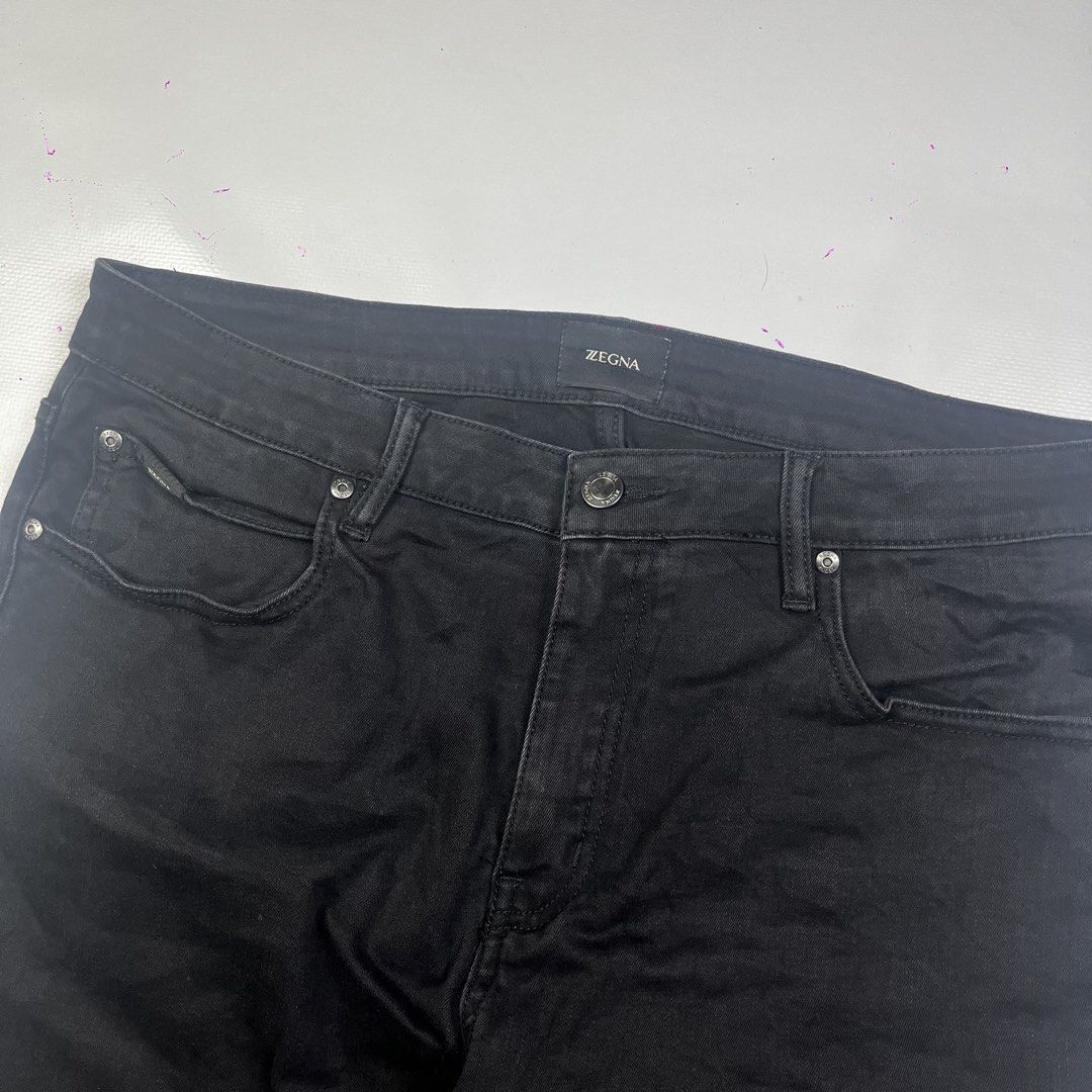 ZZegna Black Jeans Size 36 (Category: Jeans) located in Lucena. Submitted by nifty_finds (Listing ID 1465644602, Image 2). Description: - Brand: Z Zegna - Size: 36 - Color: Clean solid black wash - Material: Cotton blend with stretch for added comfort - Closure: Classic button fly with branded hardware - Design: Standard five-pocket styling.