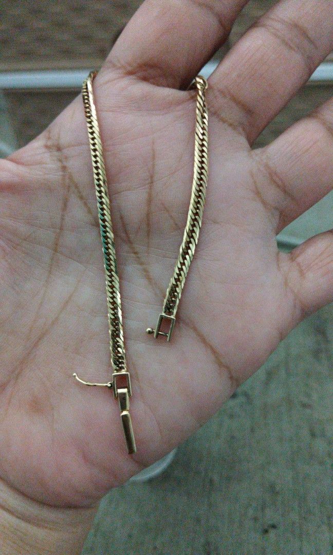 18k real japan gold (Category: Bracelets) located in Pasig City. Submitted by lovelybones_01 (Listing ID 1471153470, Image 1). Description: 18k real japan gold yellow gold size 7 8-cut approximately 4.9g.