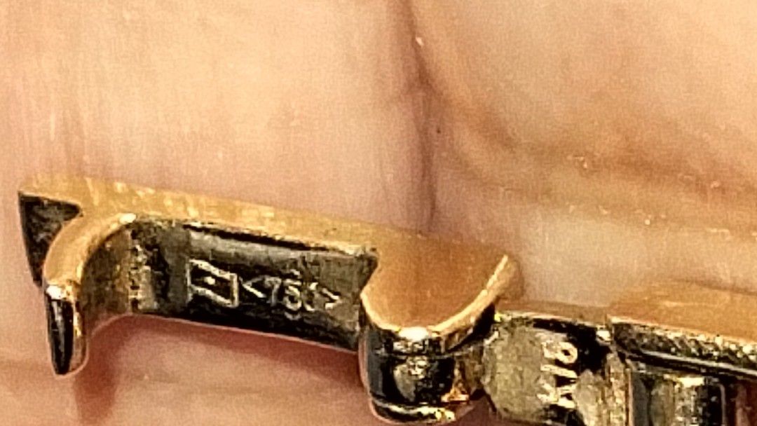18k real japan gold (Category: Bracelets) located in Pasig City. Submitted by lovelybones_01 (Listing ID 1471153470, Image 3). Description: 18k real japan gold yellow gold size 7 8-cut approximately 4.9g.