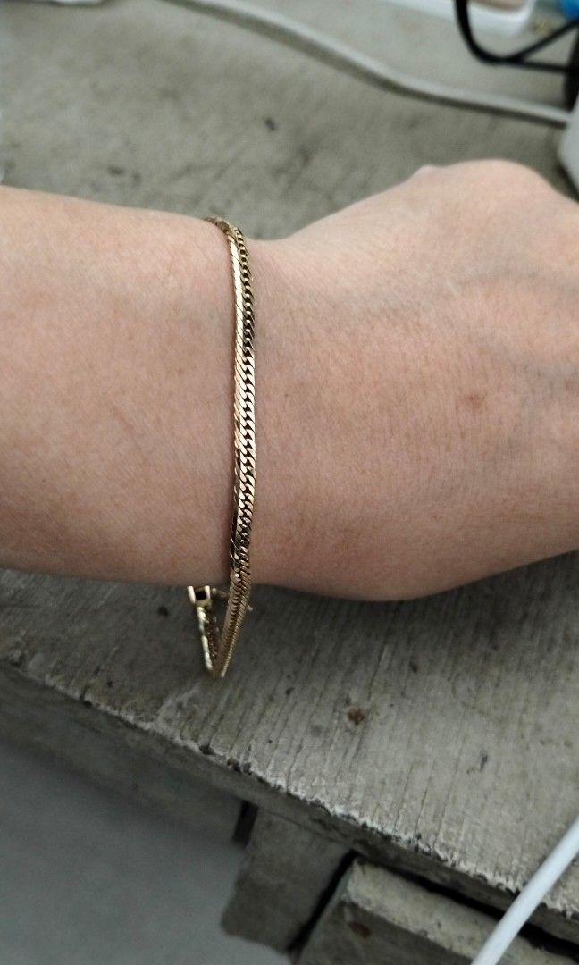 18k real japan gold (Category: Bracelets) located in Pasig City. Submitted by lovelybones_01 (Listing ID 1471153470, Image 2). Description: 18k real japan gold yellow gold size 7 8-cut approximately 4.9g.