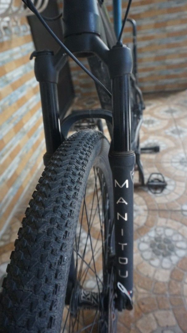 2nd Hand Aeroic Warrior 580 27.5 MTB (Category: Bicycles) located in Calamba. Submitted by brightwhale_eb66da (Listing ID 1471152214, Image 3). Description: DECLUTTERING SALE (RFS: Moving abroad) SPECS: Brakes: Shimano MT200 Hydraulic Disc Brakes Crankset: Prowheel MPL 1X Hallowtech Shifter: S-RIDE 1x12 Speed Pedal: Speedone MTB Black PD-M2 (cleats/flat) Hubs: Koozer Fork: Manitou Markhor (Air Suspension) Saddle: Fabric Scoop Wheels: Maxis Pace 2