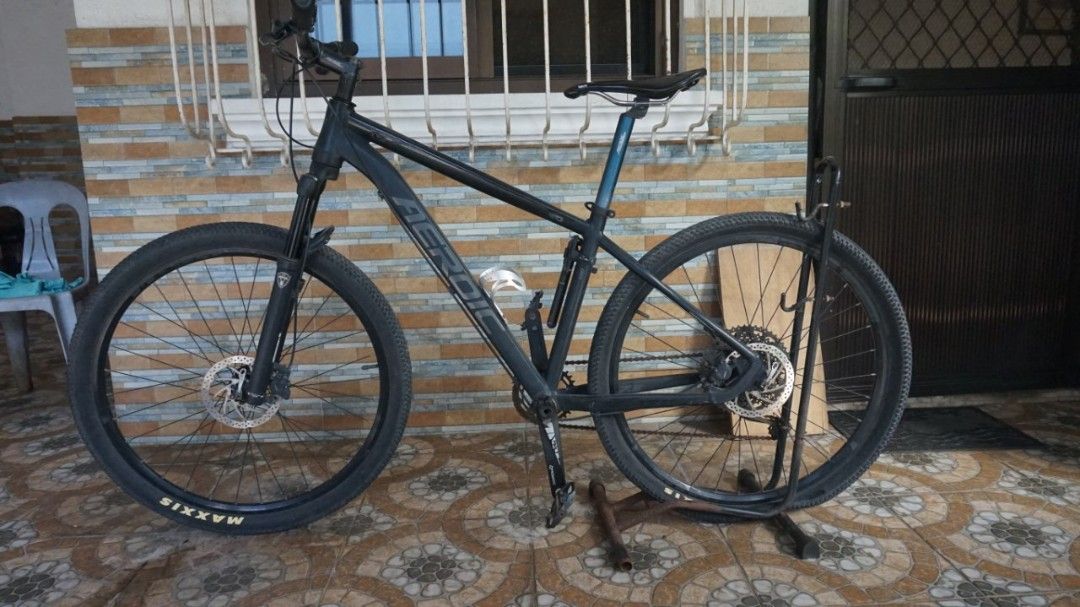 2nd Hand Aeroic Warrior 580 27.5 MTB (Category: Bicycles) located in Calamba. Submitted by brightwhale_eb66da (Listing ID 1471152214, Image 1). Description: DECLUTTERING SALE (RFS: Moving abroad) SPECS: Brakes: Shimano MT200 Hydraulic Disc Brakes Crankset: Prowheel MPL 1X Hallowtech Shifter: S-RIDE 1x12 Speed Pedal: Speedone MTB Black PD-M2 (cleats/flat) Hubs: Koozer Fork: Manitou Markhor (Air Suspension) Saddle: Fabric Scoop Wheels: Maxis Pace 2