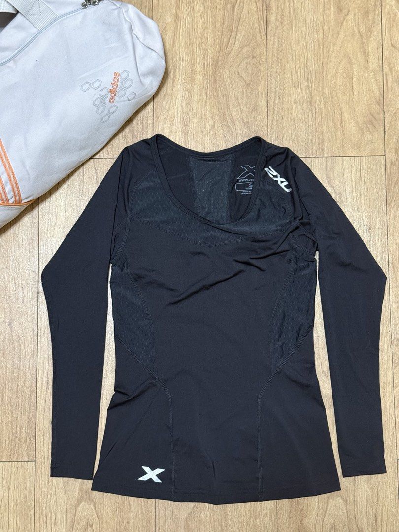 2XU Koszulka Compression L/S Top S (Category: Activewear) located in Quezon City. Submitted by susanna.clothingline (Listing ID 1471291412, Image 1). Description: FOR ONLY ₱599. 2XU Koszulka Compression L/S Top S Women’s - Item: Women's long sleeve Sports Compression Top - Color: Black - Size: S - Ventilation: Mesh paneling on upper chest and back - Visibility: Reflective brand logos on shoulder and lower hem - Care & Material: Includes interior 