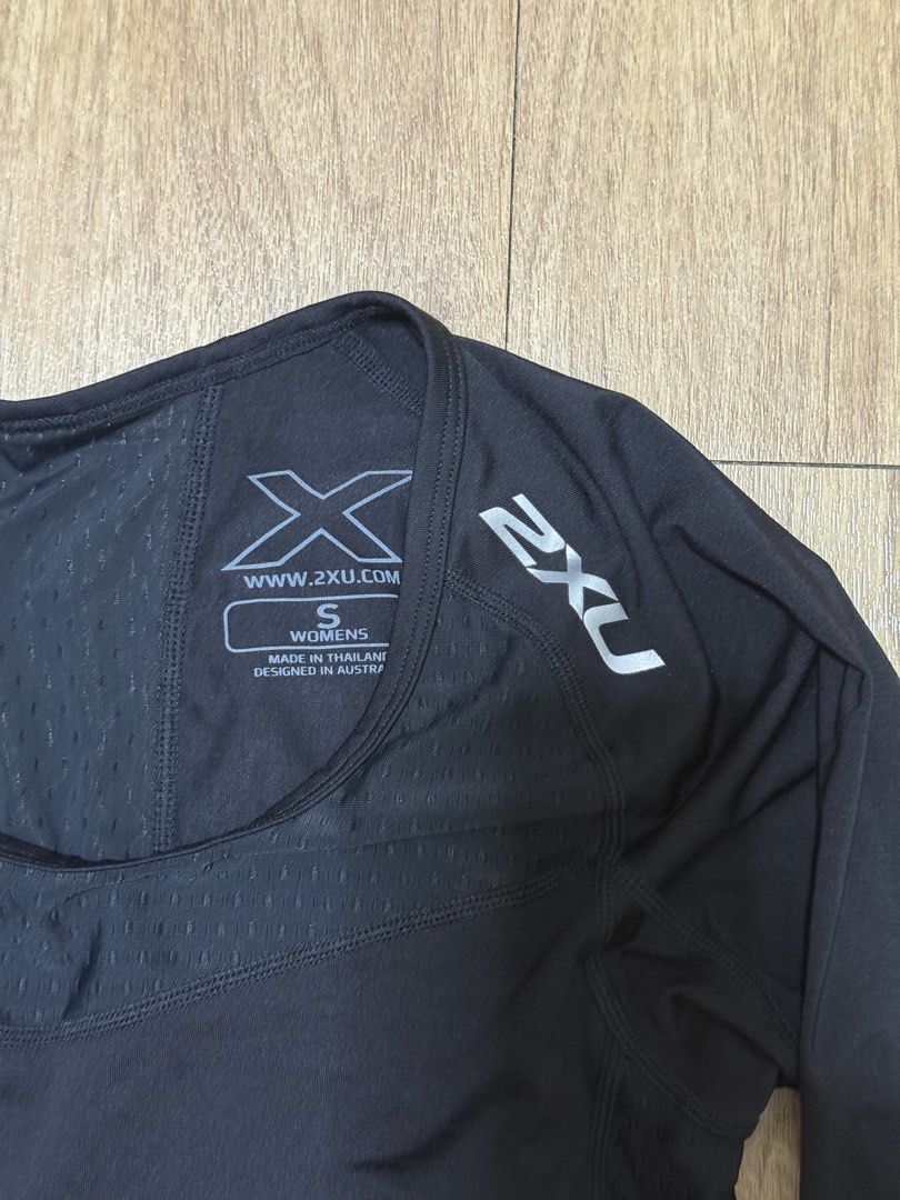 2XU Koszulka Compression L/S Top S (Category: Activewear) located in Quezon City. Submitted by susanna.clothingline (Listing ID 1471291412, Image 2). Description: FOR ONLY ₱599. 2XU Koszulka Compression L/S Top S Women’s - Item: Women's long sleeve Sports Compression Top - Color: Black - Size: S - Ventilation: Mesh paneling on upper chest and back - Visibility: Reflective brand logos on shoulder and lower hem - Care & Material: Includes interior 