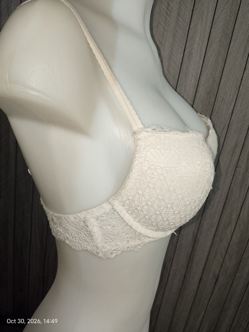 36b super push up bra white (Category: Undergarments & Loungewear) located in Manila. Submitted by truecrystal-1407 (Listing ID 1471180726, Image 2). Description: .
