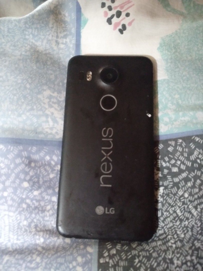 3 defective phones (Category: Android Others) located in Quezon City. Submitted by randombadumdum (Listing ID 1471147970, Image 1). Description: Defective see photos one phone sticking out with battery take all.