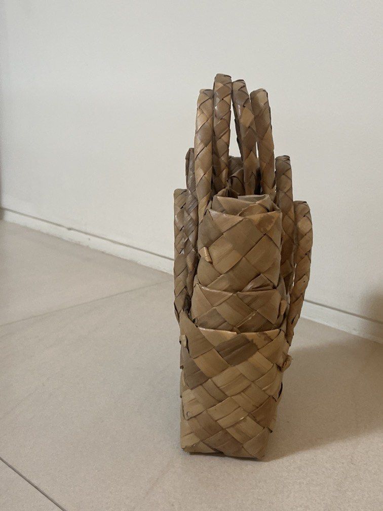 4pcs. Mini bayong w/ thick handles (Category: Beach Bags) located in Pasig City. Submitted by tiny_studios (Listing ID 1471185539, Image 2). Description: get all for 100 - gifted these a long time ago - few loose weaves but still usable .