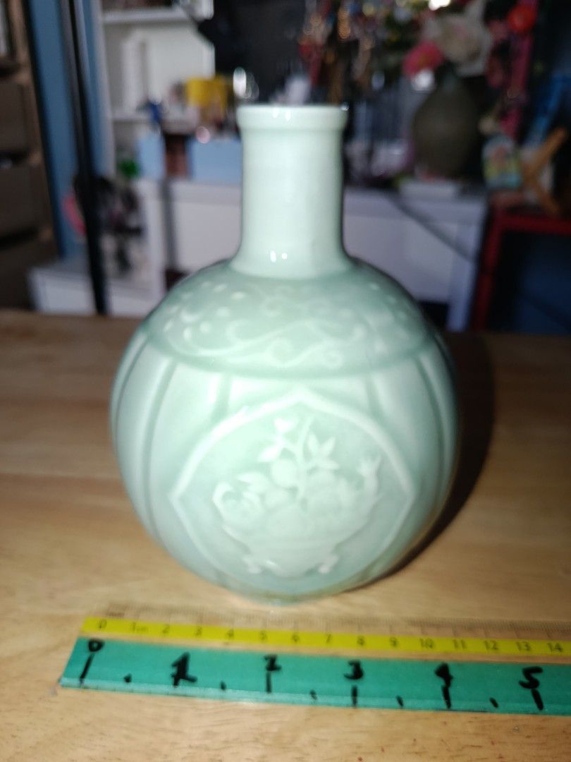 6 inches Celadon etched flower vase (Category: Vases & Decorative Bowls) located in Quezon City. Submitted by kristal68 (Listing ID 1471188662, Image 2). Description: .