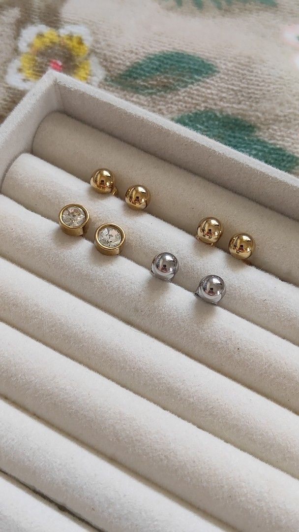 (80 each pair )Minimalist Stud Earrings Set Gold and Silver (Category: Earrings) located in Quezon City. Submitted by thestargazerspica (Listing ID 1471207221, Image 2). Description: -Non Tarnish - Versatile mix of metals and styles for everyday wear.