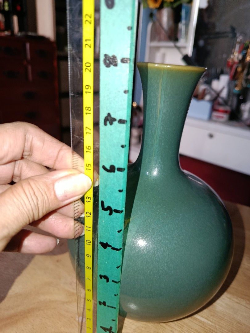8 inches Celadon ceramic flower vase (Category: Vases & Decorative Bowls) located in Quezon City. Submitted by kristal68 (Listing ID 1471187789, Image 2). Description: .