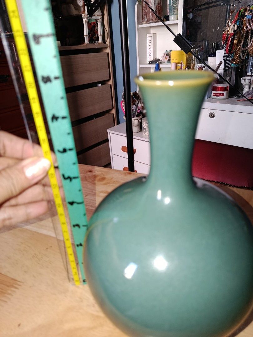 8 inches Celadon ceramic flower vase (Category: Vases & Decorative Bowls) located in Quezon City. Submitted by kristal68 (Listing ID 1471187789, Image 3). Description: .