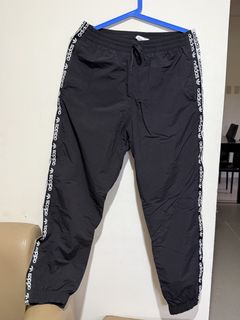 (Category: ) located in . Submitted by thelittolwardrobe (Listing ID 1471177289, Image 1). Description: .