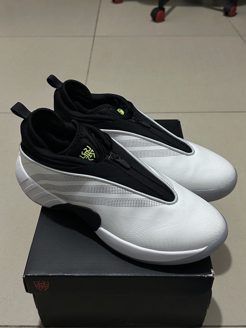 Adidas D.O.N Issue 7 “White Black” (Category: Sneakers) located in Caloocan City. Submitted by sneakiedre (Listing ID 1471292355, Image 2). Description: - Model: Adidas: D.O.N Issue 7 “White Black” -Size: 11 US -Price: 3,000 Pesos (7,500 Pesos Srp) - Colorway: White and Black - Lockdown: Zip shroud over traditional laces - Performance: Carbon fiber shank plate and full-length cushioning - Outsole: Translucent rubber - Inclusions: Original box inc