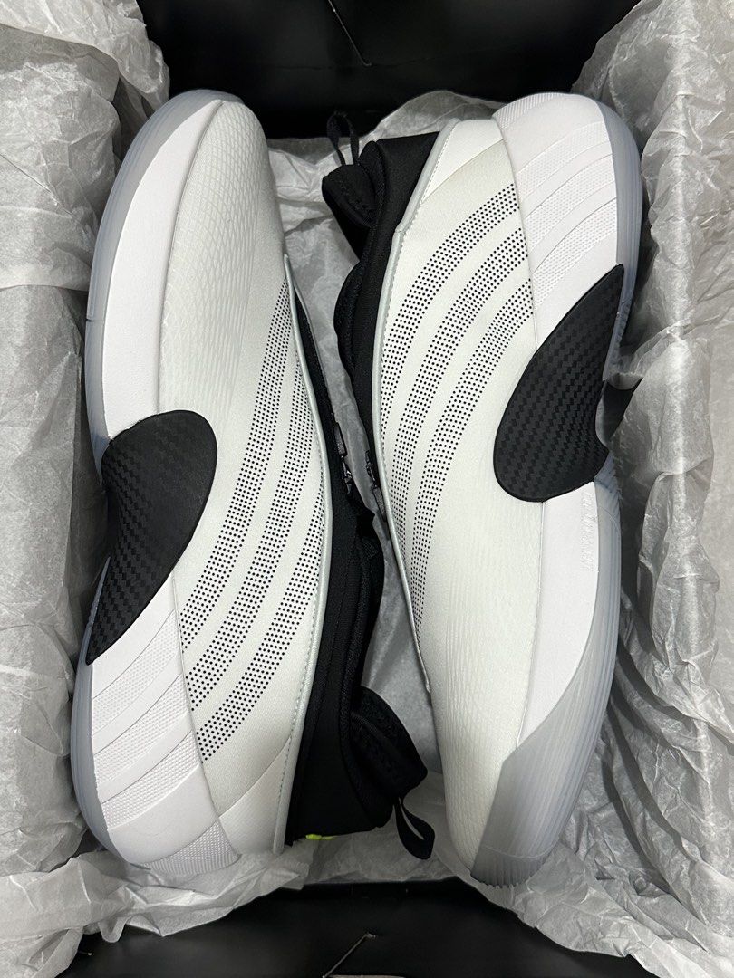 Adidas D.O.N Issue 7 “White Black” (Category: Sneakers) located in Caloocan City. Submitted by sneakiedre (Listing ID 1471292355, Image 1). Description: - Model: Adidas: D.O.N Issue 7 “White Black” -Size: 11 US -Price: 3,000 Pesos (7,500 Pesos Srp) - Colorway: White and Black - Lockdown: Zip shroud over traditional laces - Performance: Carbon fiber shank plate and full-length cushioning - Outsole: Translucent rubber - Inclusions: Original box inc