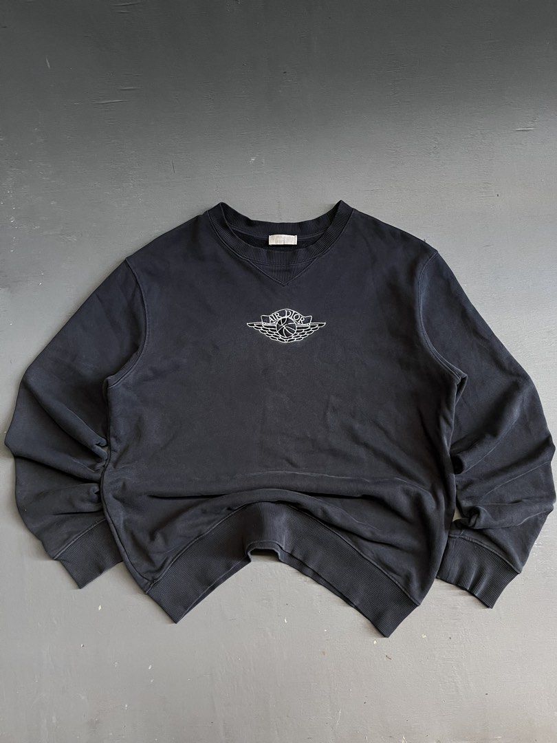 AIR DIOR (Category: Hoodies) located in Bacolod City. Submitted by johnkiercabungcal09 (Listing ID 1471201210, Image 1). Description: AIR DIOR EXCELLENT CONDITION 9.8 COLOR RATE MEDIUM TO LARGE 26 L 21 W .