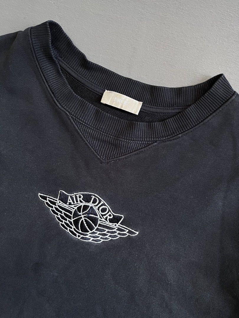 AIR DIOR (Category: Hoodies) located in Bacolod City. Submitted by johnkiercabungcal09 (Listing ID 1471201210, Image 2). Description: AIR DIOR EXCELLENT CONDITION 9.8 COLOR RATE MEDIUM TO LARGE 26 L 21 W .