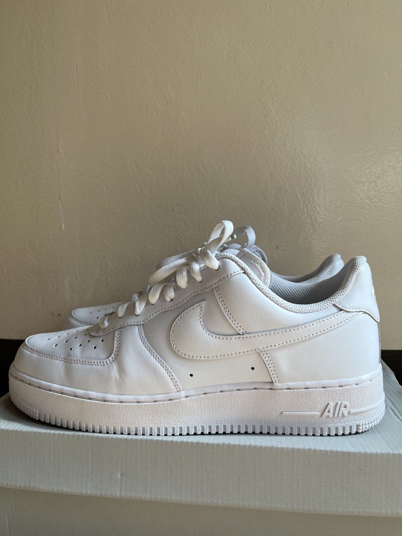 AIR FORCE 1 ‘07 TRIPLE WHITE (Category: Casual Shoes) located in Quezon City. Submitted by shoearchiveph (Listing ID 1471156491, Image 2). Description: FOR SALE! AIR FORCE 1 ‘07 TRIPLE WHITE SIZE 10.5 MENS USED - 9/10 CONDITION ₱3,495 ONLY! COMPLETE WITH BOX! ISSUE/S - SLIGHT HEEL DRAGS AND SLIGHT YELLOWING SA HEEL PART CHECK PICS FOR REFERENCE! PM FOR MORE INFO! LOC: QC.