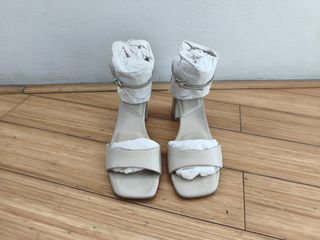 (Category: ) located in . Submitted by smilefashion08 (Listing ID 1471138049, Image 1). Description: .