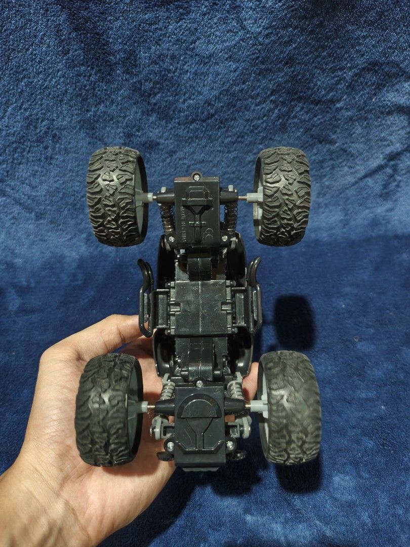 Alligator Monster Truck Toy (Category: Vehicle & Diecast Models) located in Manila. Submitted by kirstentoyshub (Listing ID 1471251985, Image 2). Description: - Alligator Monster Truck: Awesome design featuring a brown scaly body and fierce open jaws with sharp teeth. - Built for Rough Play: Equipped with large knobby rubber tires and a detailed mechanical chassis. - Working Suspension: Features functional suspension springs on all four wheels fo