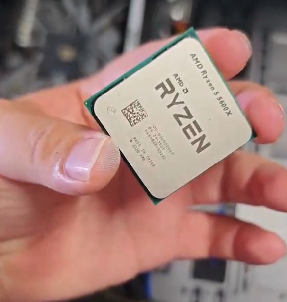 AMD Ryzen 5 5600X CPU (Category: Computer Parts) located in Paranaque City. Submitted by duntheman29 (Listing ID 1471161834, Image 1). Description: AMD Ryzen 5 5600X processor. 6 cores, 12 threads. AM4 socket desktop CPU -Tested and cleaned.