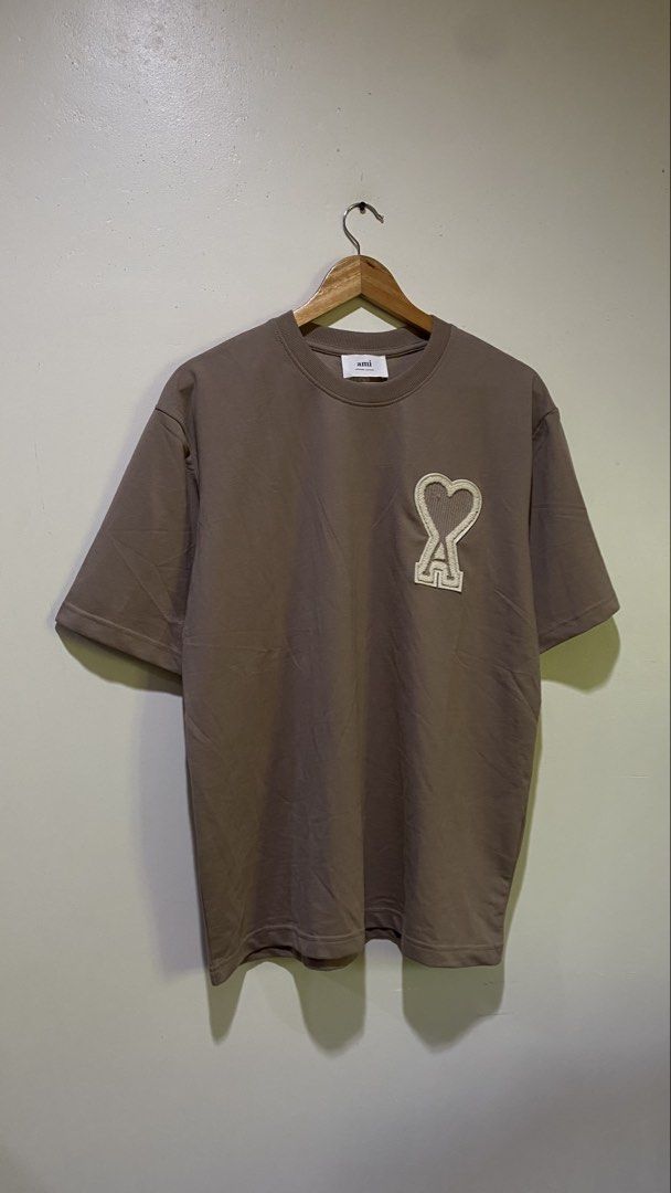 Ami t shirt (Category: Coats, Jackets and Outerwear) located in Nagcarlan. Submitted by nsh.c (Listing ID 1471137910, Image 1). Description: Excellent condition Cr:10/10 Dimes:28X23 Super ganda neto lalo sa personal.