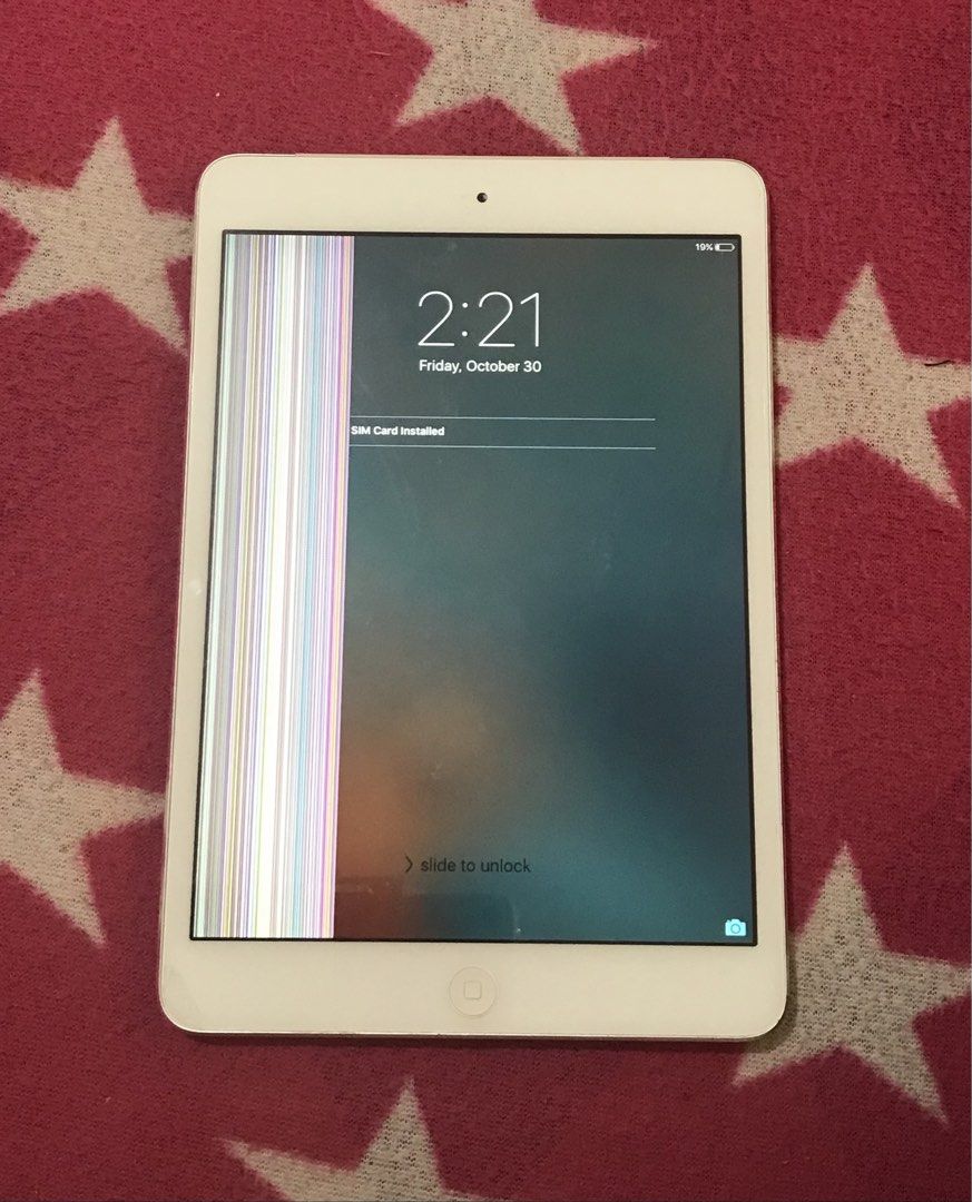 Apple iPad Mini – White/Silver (Category: iPad) located in Pagadian. Submitted by cassiopeia.aphrodite458 (Listing ID 1471180724, Image 2). Description: 📱 Original Apple iPad Mini 🤍 White front / Silver back 📷 With front and rear camera 📶 SIM card slot 🔋 Turns on and displays the lock screen Condition: * With visible vertical colored lines on the left side of the screen. * LCD/display is damaged and may need replacement. * With minor signs o