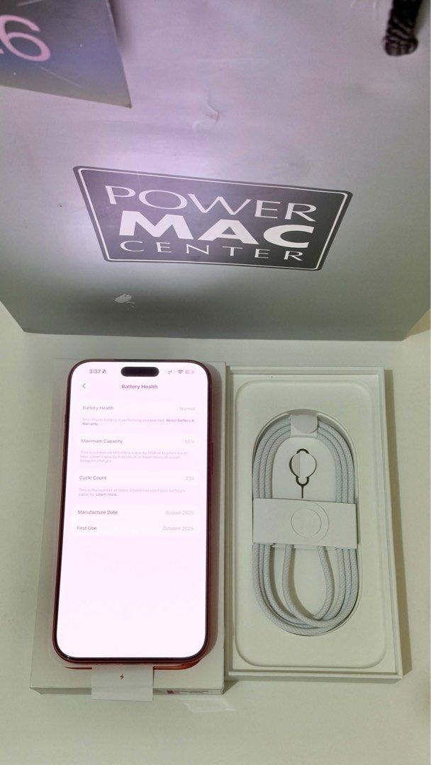 Apple iPhone 17 Pro Max 256GB Cosmic Orange (Category: iPhone 17 Series) located in Cainta. Submitted by chickenmamidoodle (Listing ID 1471259971, Image 3). Description: Apple iPhone 17 Pro Max in Cosmic Orange, 256GB storage capacity. Original box Unused original USB-C charging cable included in the package. Purchased from Power Mac Center Glorietta. No issue Smooth like butter Rfs: upgraded to iphone 18pm Strictly Meet up only nearby..