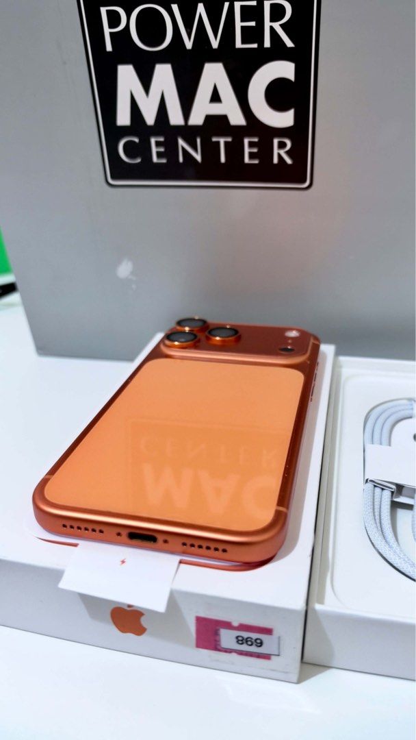 Apple iPhone 17 Pro Max 256GB Cosmic Orange (Category: iPhone 17 Series) located in Cainta. Submitted by chickenmamidoodle (Listing ID 1471259971, Image 2). Description: Apple iPhone 17 Pro Max in Cosmic Orange, 256GB storage capacity. Original box Unused original USB-C charging cable included in the package. Purchased from Power Mac Center Glorietta. No issue Smooth like butter Rfs: upgraded to iphone 18pm Strictly Meet up only nearby..