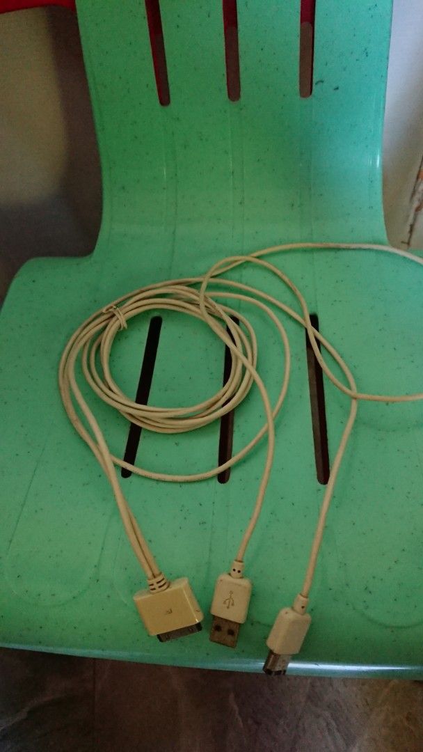 Apple Firewire Adapter and rare Y-Cable (Category: Chargers & Cables) located in Pozorrubio. Submitted by jazz1415 (Listing ID 1471271507, Image 3). Description: - Genuine Apple power brick with UK 3-pin plug - Y-cable fully supports USB charging and or Firewire charging - Fully tested and powers up ipods even without battery - Has light dirt and regular wear from previous use - Ideal charger for vintage Apple devices like ipods 1st gen, 2nd gen 