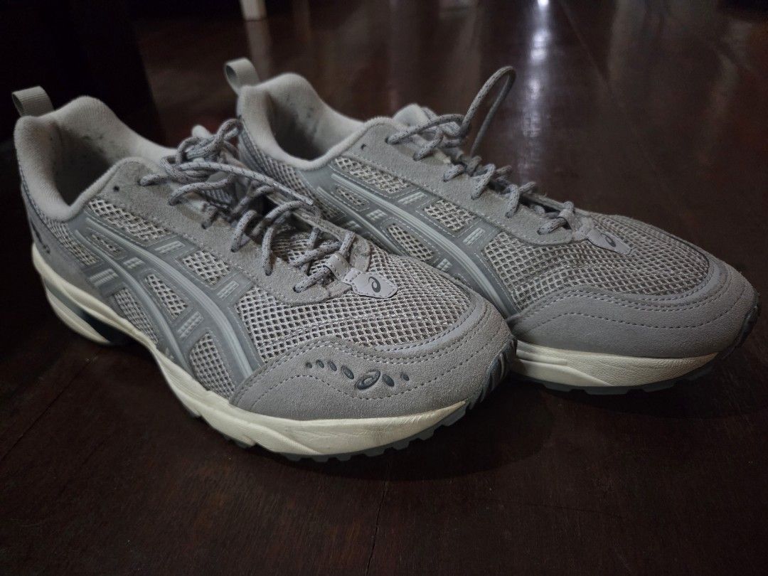 Asics Gel 1090v2 (Category: Sneakers) located in Las Pinas. Submitted by mm12. (Listing ID 1471135807, Image 1). Description: ASICS Gel-1090v2 US10, EUR44 Breathable mesh upper with stylish suede overlays, soles are really offwhite/cream Comfortable footwear for travel RFS: Decluttering.