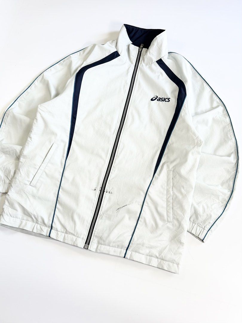 asics two tone windbreaker jacket (Category: Activewear) located in Manila. Submitted by styleandfly191238 (Listing ID 1471154193, Image 3). Description: length 27 width 23 issue none washable yung dumi conditions excellent color rate 10/10 better in personal fav piece unli vc to check the item to assure your assurance .
