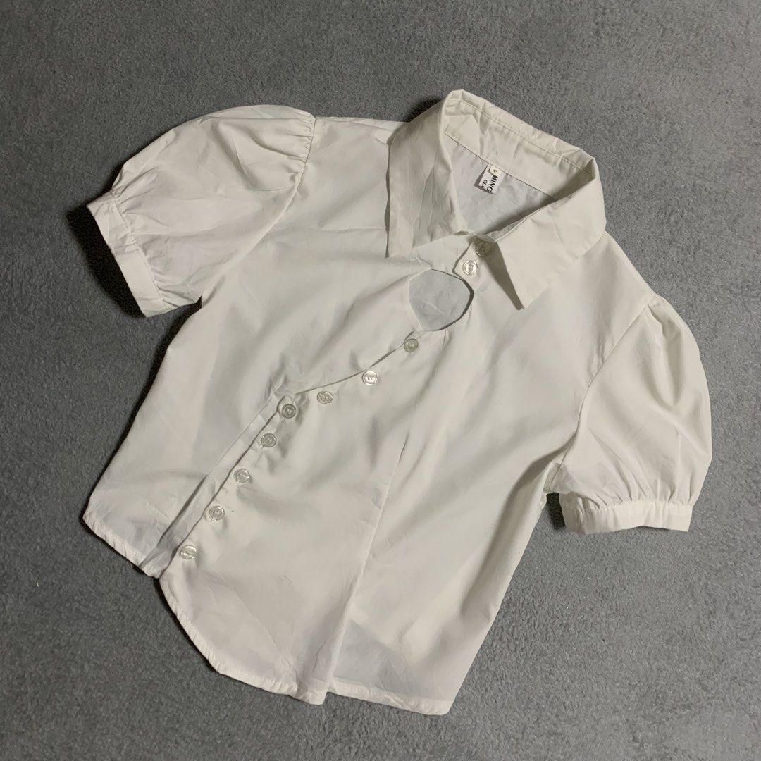 asymmetrical white button down blouse puff sleeve top formal cropped top (Category: Blouses) located in Arayat. Submitted by capymelon (Listing ID 1471129519, Image 2). Description: size : small issue : none color may vary due to lighting items are negotiable but no lowballing send me a message if interested! 📍pampanga j&t courier sf is ₱54-₱84 .