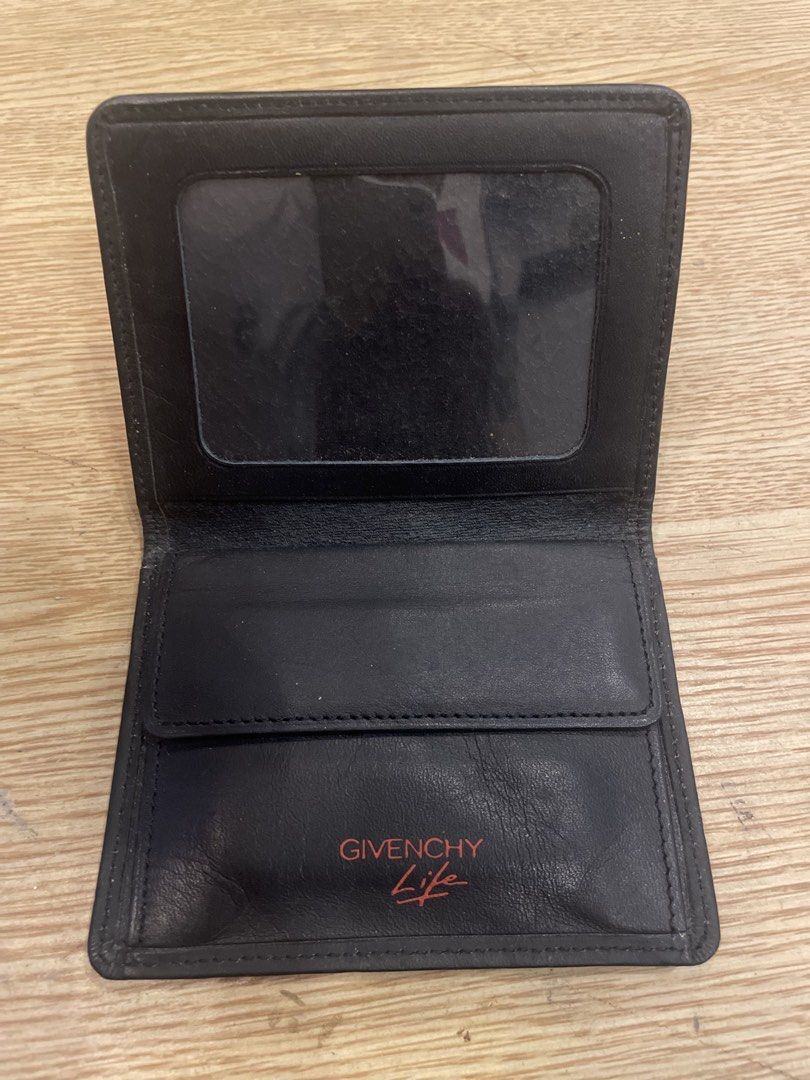 Authentic givenchy card holder (Category: Luxury Bags & Wallets) located in Cavite. Submitted by ohmie23 (Listing ID 1471247357, Image 3). Description: Authentic givenchy card holder.