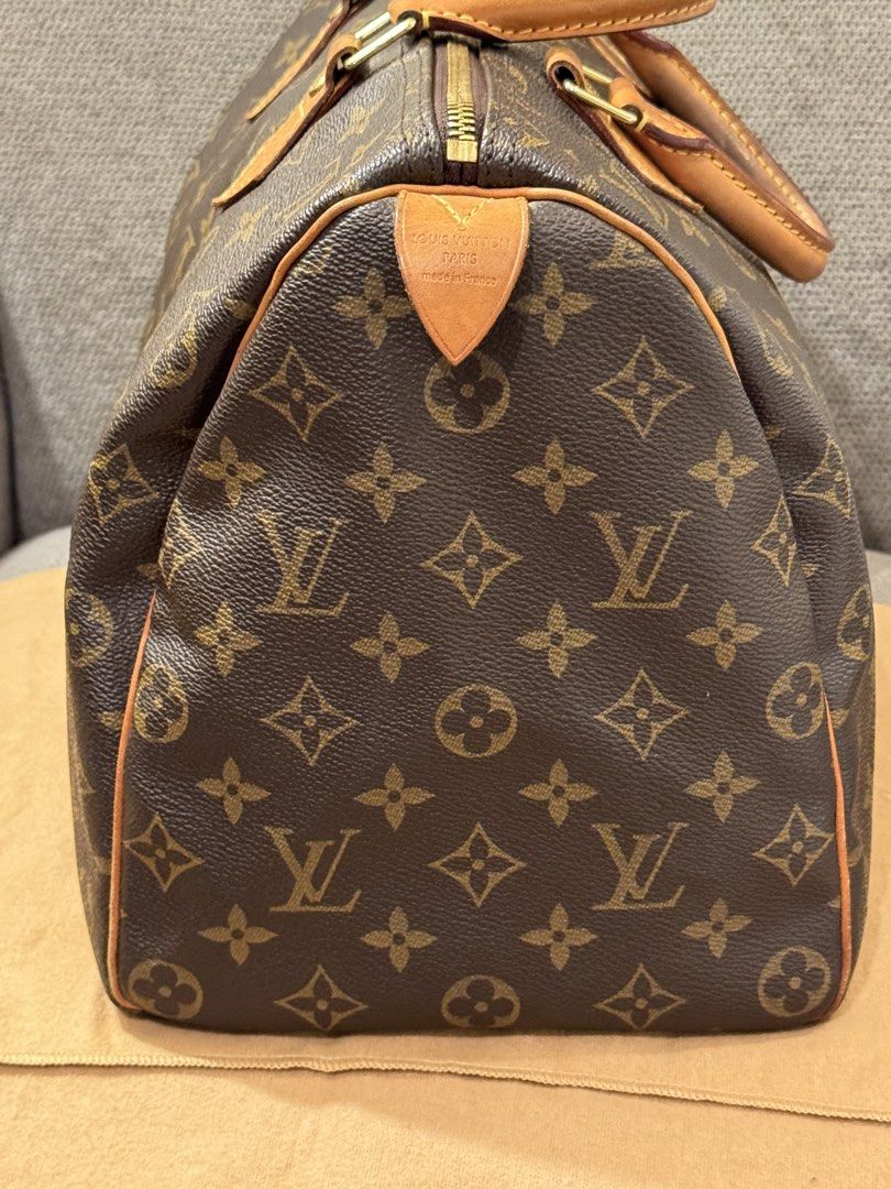 Authentic Louis Vuitton (Category: Luxury Apparel) located in Manila. Submitted by chloe_luxuries (Listing ID 1471285223, Image 3). Description: Guaranteed Original Louis Vuitton Speedy 35 monograstill in very good condition Comes with dustbag only Pm for those interested .