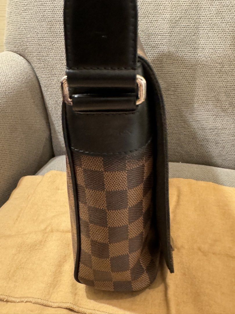 Authentic Louis Vuitton (Category: Luxury Apparel) located in Manila. Submitted by chloe_luxuries (Listing ID 1471285749, Image 3). Description: Guaranteed Original Louis Vuitton District Pm Still in good condition with minor sign of usage Comes with dustbag Pm for more details .