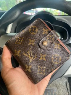 (Category: ) located in . Submitted by authentic_bag96 (Listing ID 1471205203, Image 1). Description: .