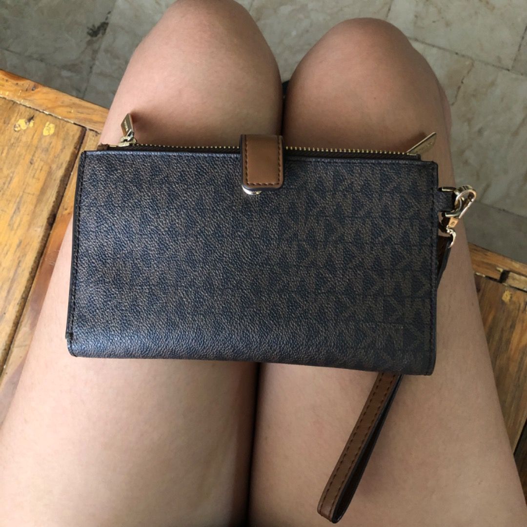 Authentic Michael Kors Double Zip wristlet wallet (Category: Wallets & Card Holders) located in Bulacan. Submitted by _helpmedeclutterr (Listing ID 1471153647, Image 2). Description: SUPER PRETTY!!! AUTHENTIC HAS MANY COMPARTMENTS, CAN FIT PHONE. .